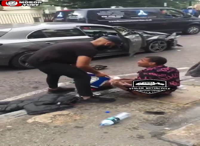 Video :London acid attack (Public Aware)